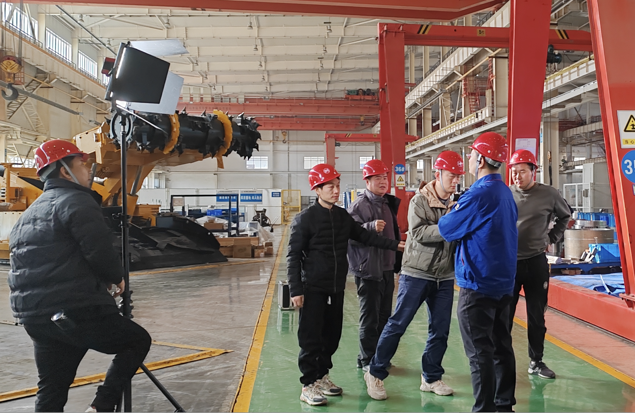 2023 年度“陕煤集团最美员工” 宣传片拍摄(图1) 劳模宣传片拍摄花絮1.png