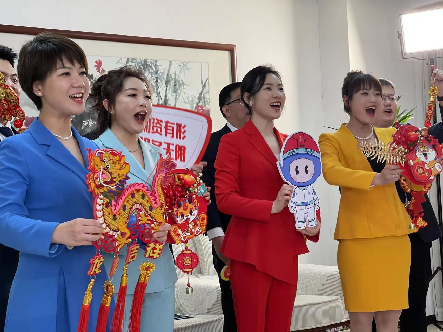 看圣影如何讲好电力人的“坚守”故事(图2) WechatIMG608.jpg