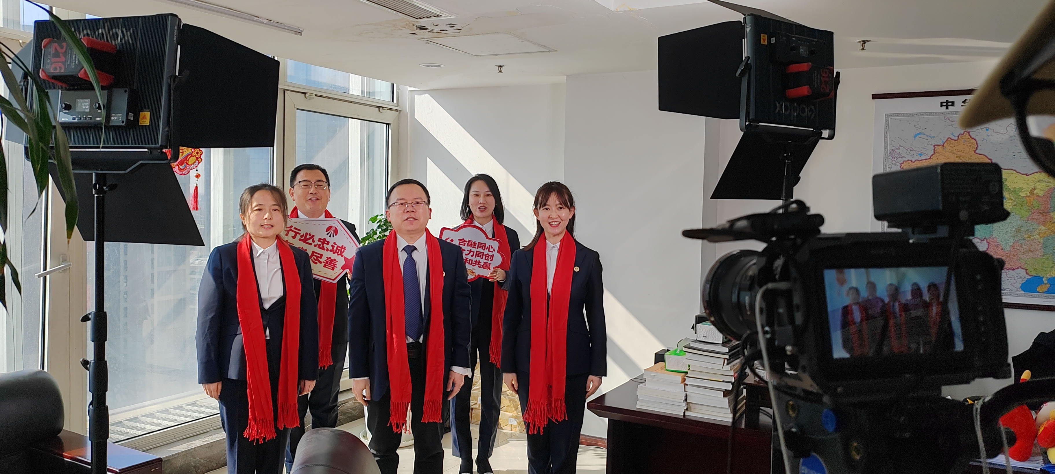 看圣影如何讲好电力人的“坚守”故事(图3) 2691705908926_.pic_hd.jpg