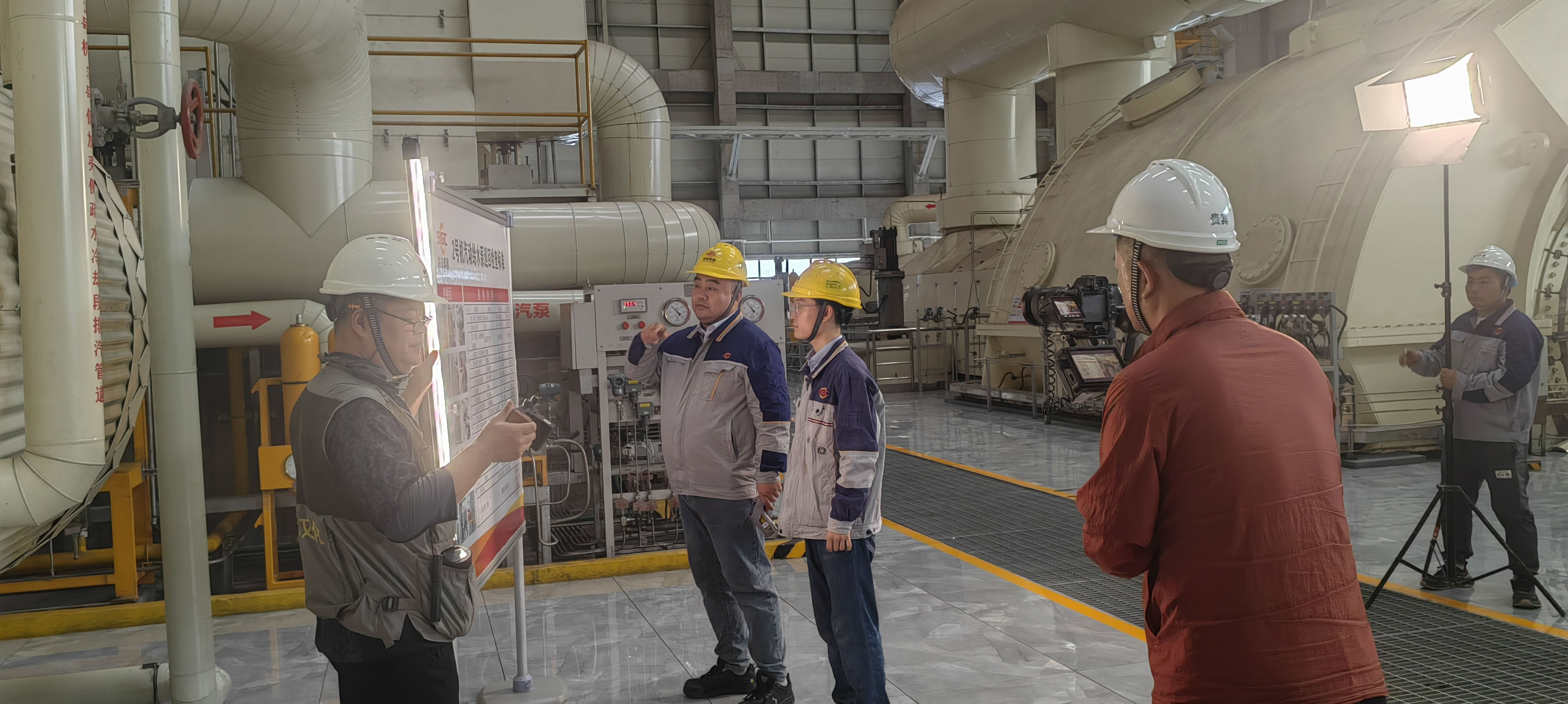 华能新疆吉木萨尔发电宣传片拍摄中(图2) 1091724579038_.pic_hd.jpg