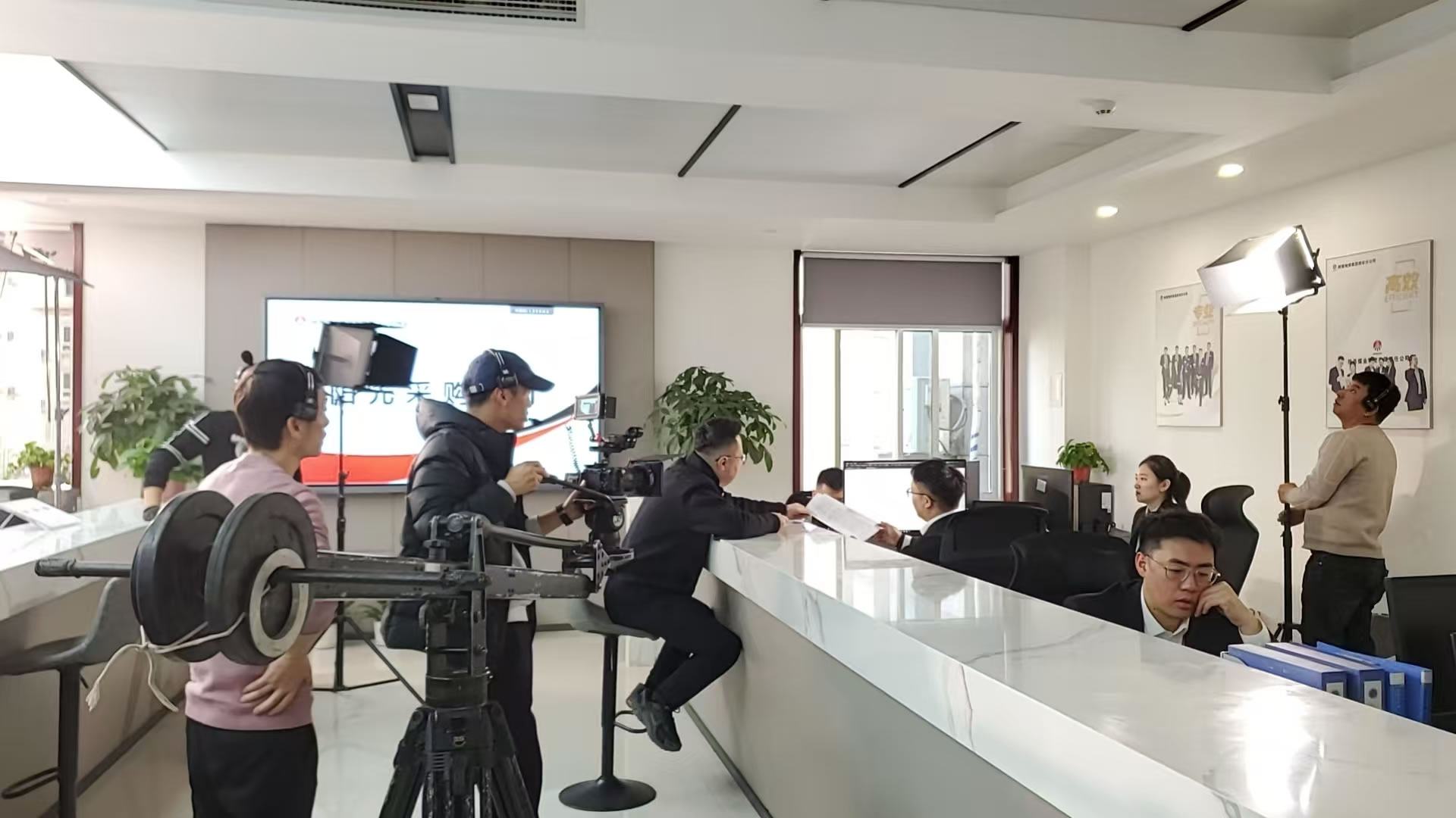 陕西煤业化工物资集团企业宣传片拍摄中(图3) 1331732522448_.pic.jpg